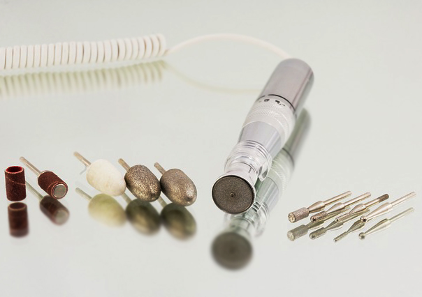 Аппаратный маникюр-педикюр